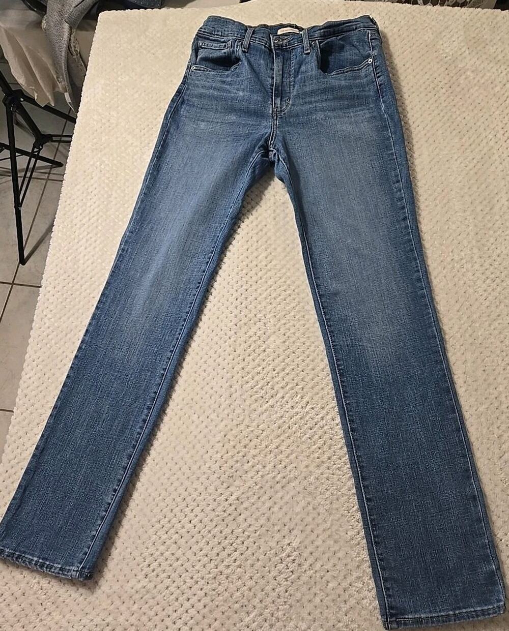 Levi's 724 High Rise Straight Jeans Women's Size 30 Medium Wash Stretch Denim